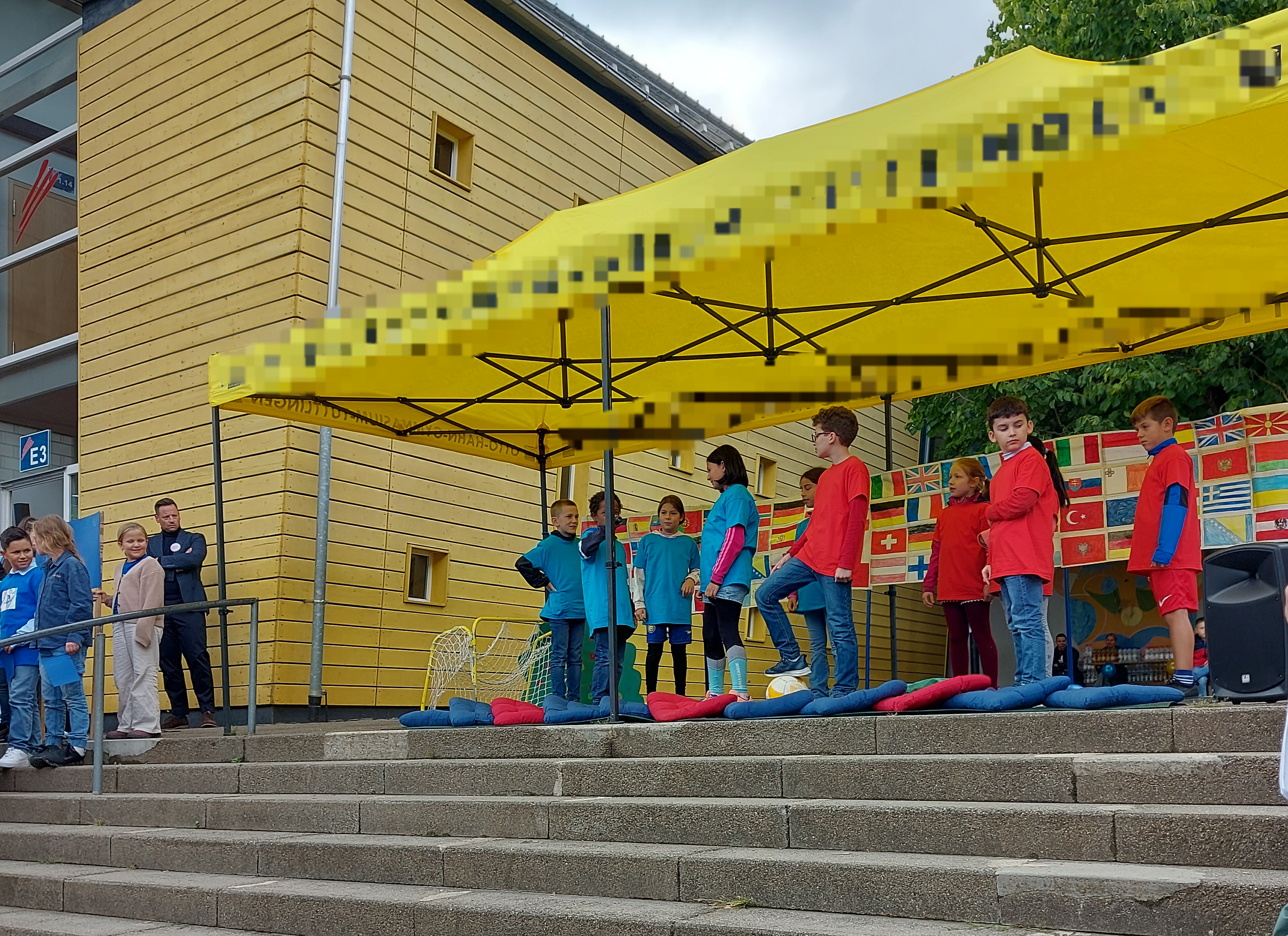 Kinder bei der Einschulungsfeier