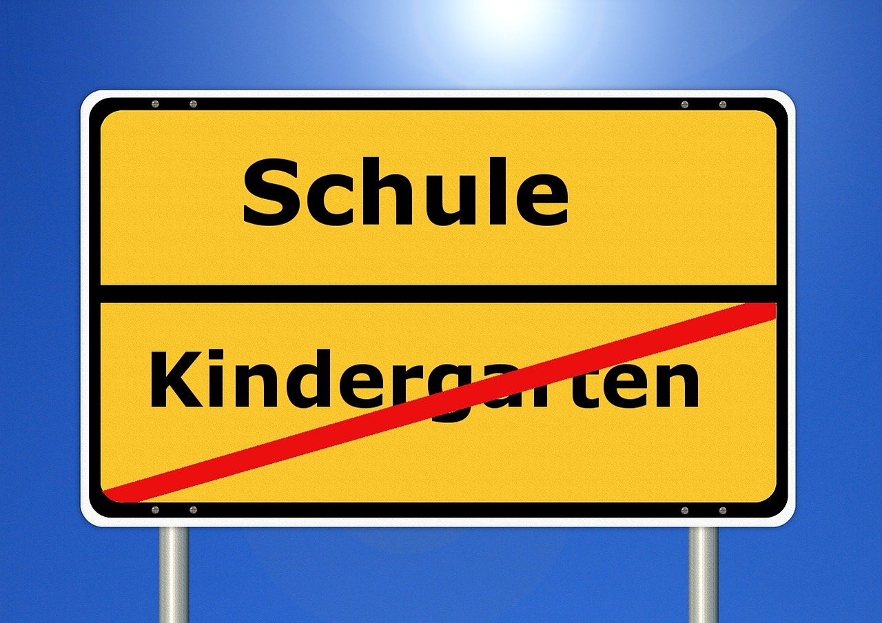 Schild Schule Kindergarten