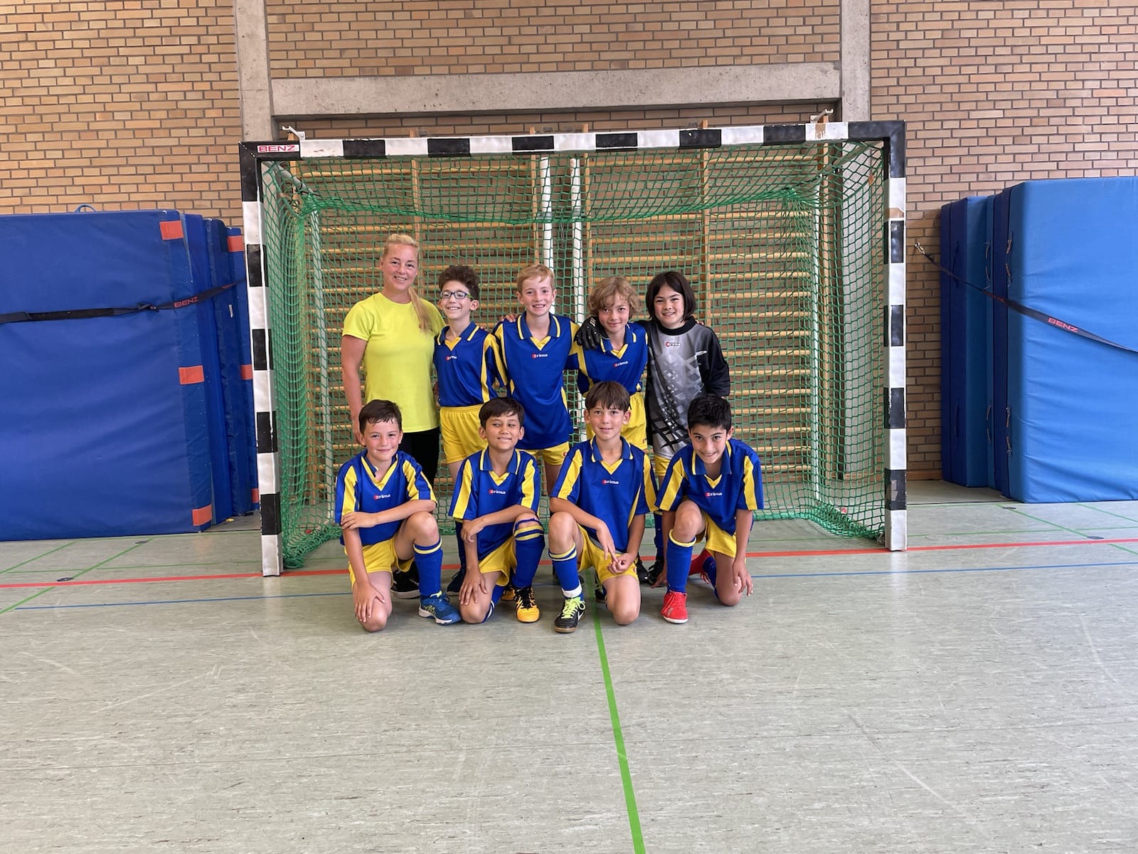Kinder in der Turnhalle