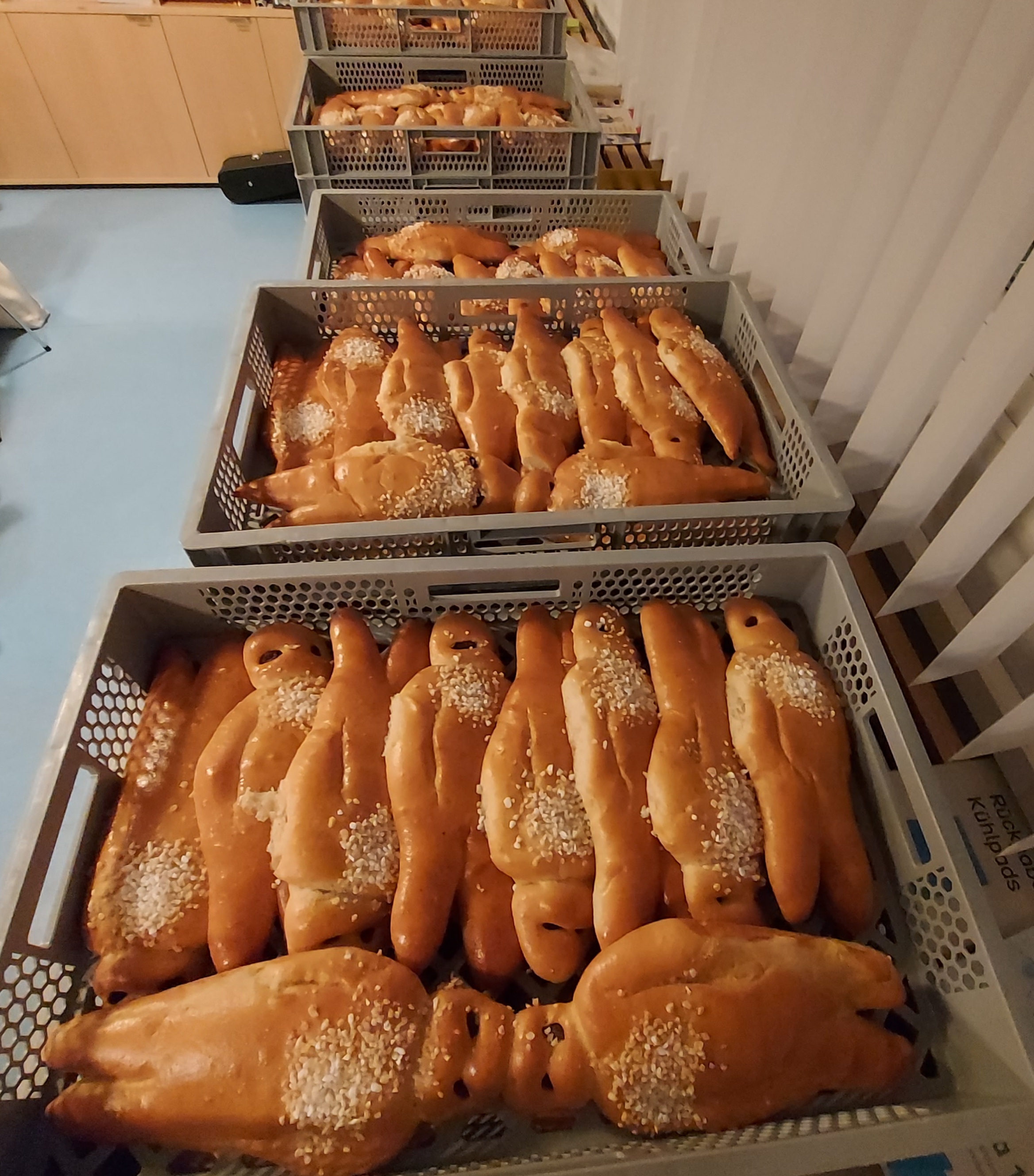 Weckmänner in Kisten