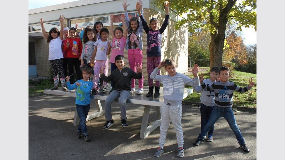 Kinder auf dem Schulhof