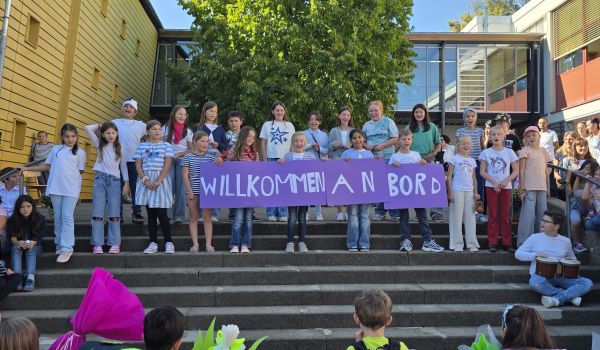 Kinder bei der Einschulungsfeier