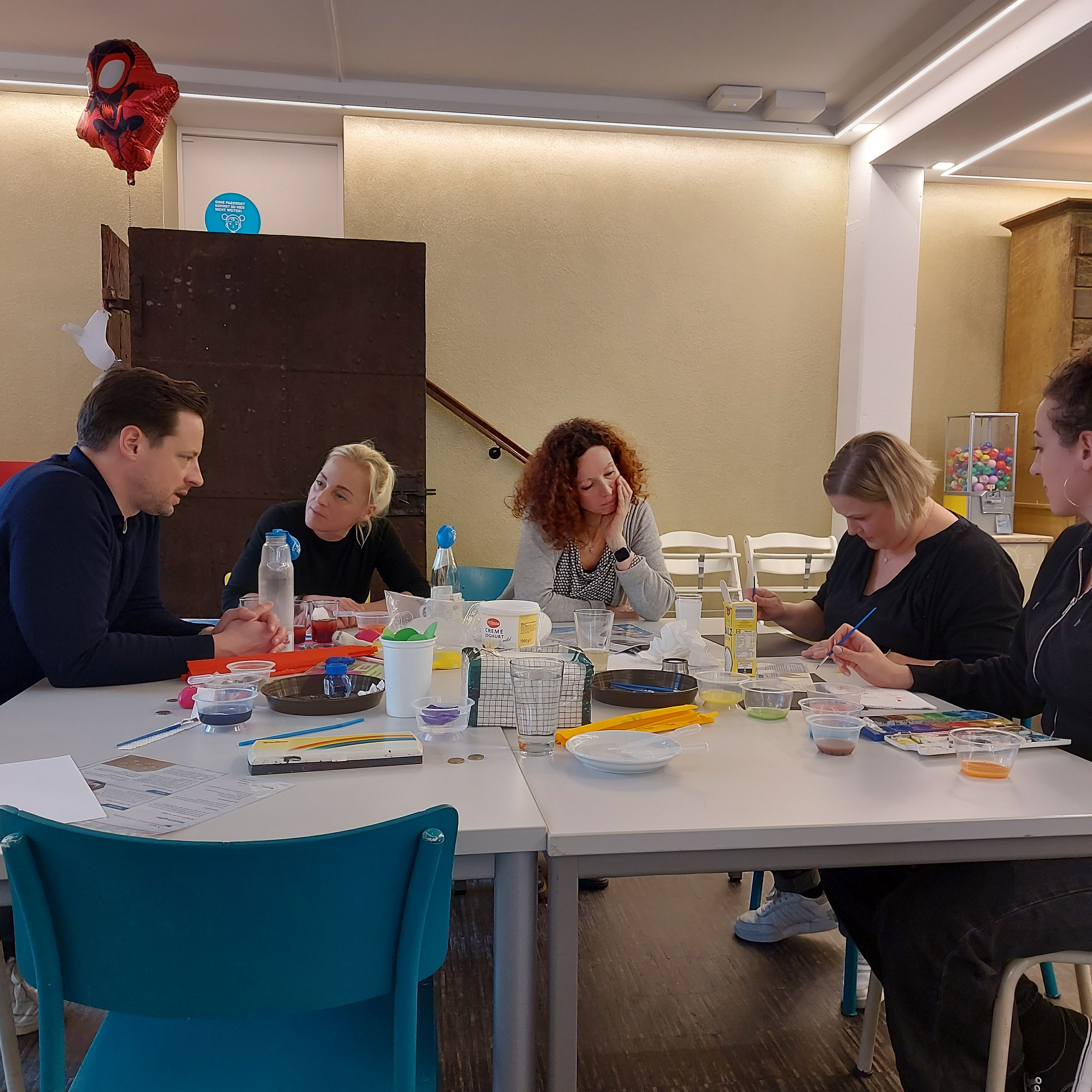 Lehrer bei einem Workshop im Tutorama