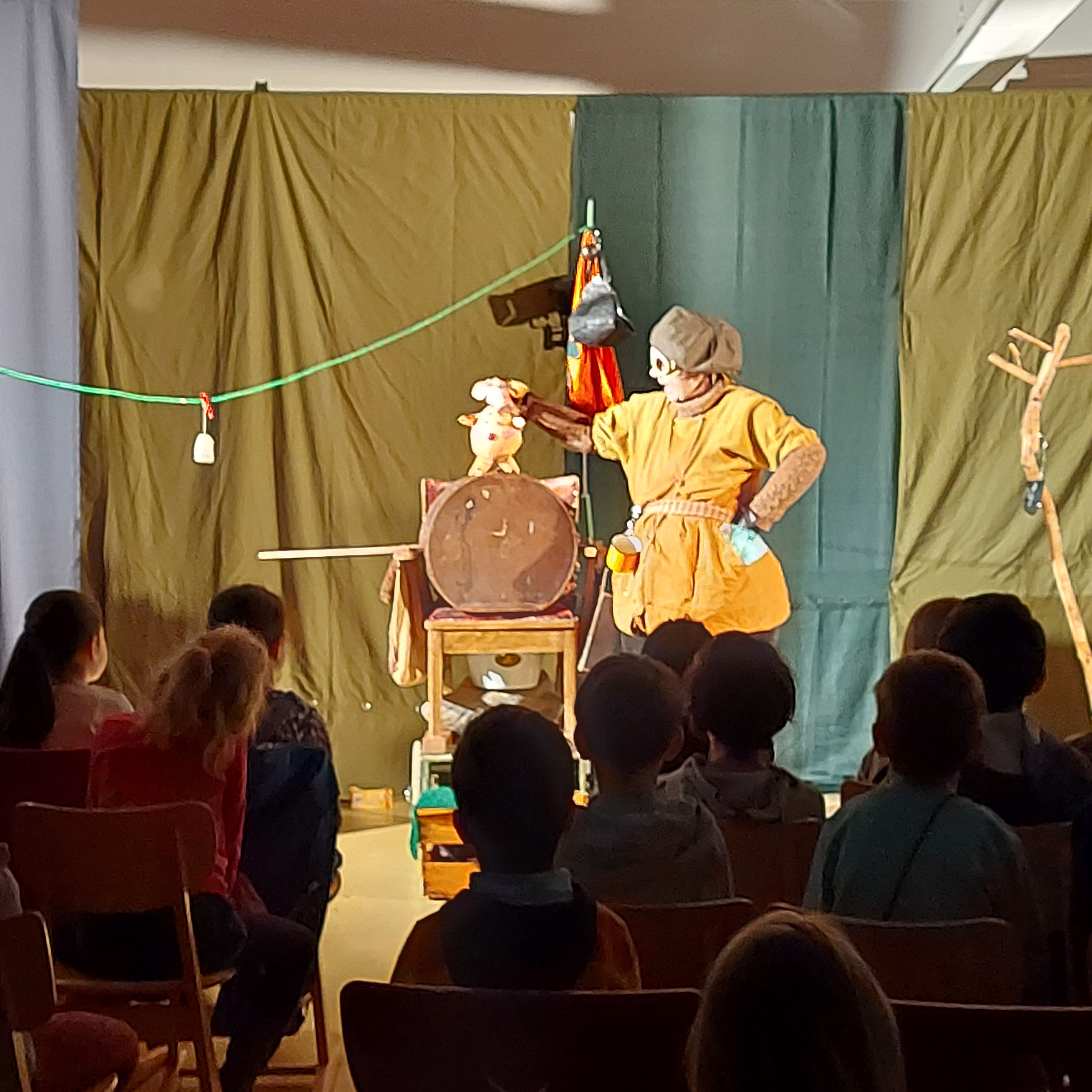 Theateraufführung Bühne