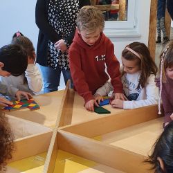 Kinder im Tutorama