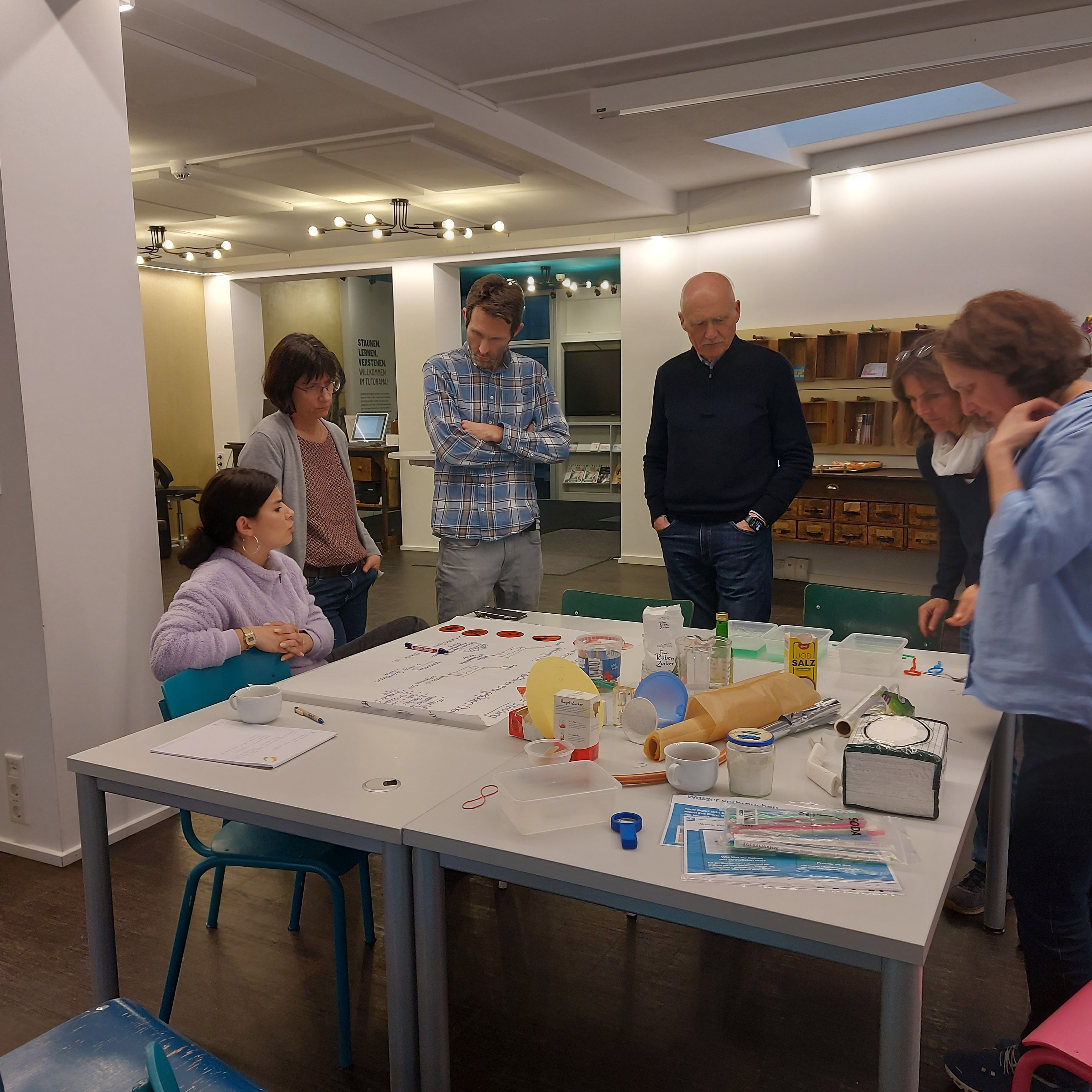 Lehrer bei einem Workshop im Tutorama