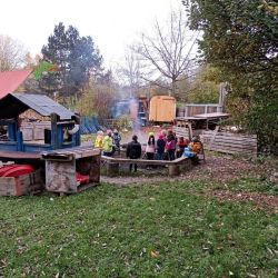 Kinder auf dem Spielplatz