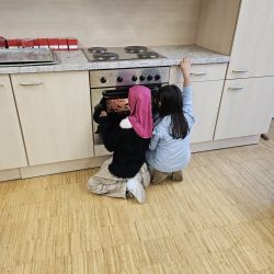 Kinder in der Küche